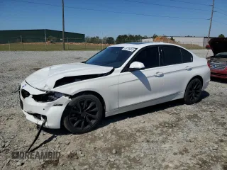 2015 BMW 3 Series 320i xDrive z VIN WBA3C3G51FNT53248, wystawiony jako Copart lot #48796835 z przebiegiem 134 063 mil mil oraz Szkoda całkowita • Salvage title. Historia ofert i sprzedaży dostępna na DreamBid. Obrazek 1.