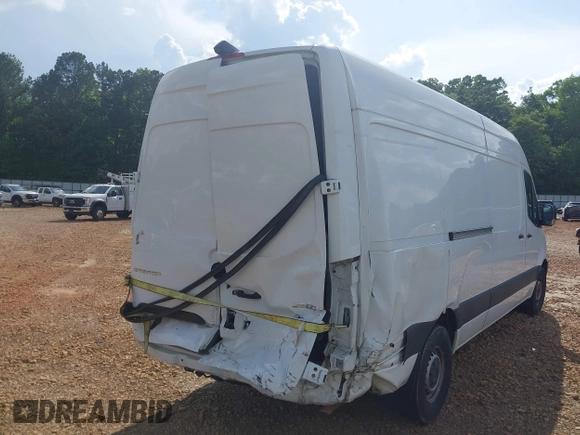 2021 Mercedes-Benz Sprinter Cargo with VIN W1Y4ECHY0MT073349, listed as a IAAI auction lot 39699453 with 136,101 mi miles and . Bid and sale history available at carsss.com. Image 4.