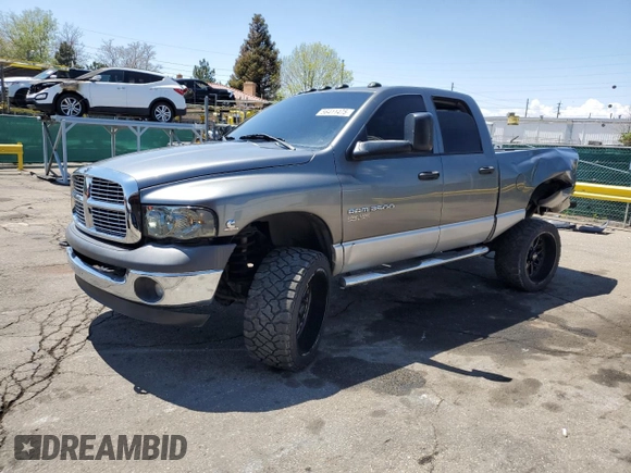 2005 Dodge 3500 SLT z VIN 3D7LS38C25G846937, wystawiony jako Copart lot #56411475 z przebiegiem 60 823 mil mil oraz Szkoda całkowita • Salvage title. Historia ofert i sprzedaży dostępna na DreamBid. Obrazek 1.