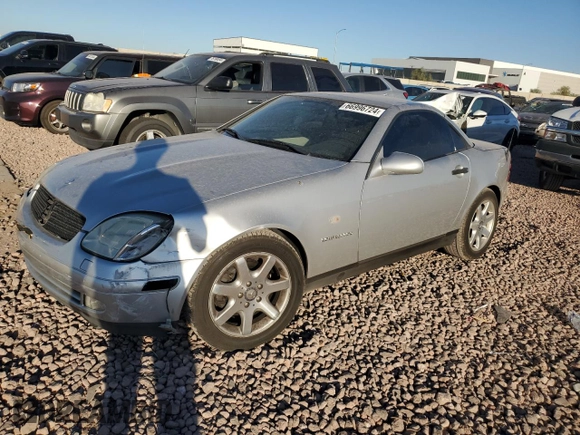 1998 Mercedes-Benz SLK-Class with VIN WDBKK47F5WF073700, listed as a Copart auction lot 66996724 with 131,182 mi miles and Salvage Title. Bid and sale history available at carsss.com. Image 1.
