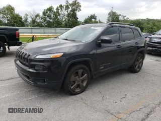 2016 Jeep Cherokee Latitude z VIN 1C4PJLCB7GW273762, wystawiony jako Copart lot #56835435 z przebiegiem 175 925 mil mil oraz Szkoda całkowita • Salvage title. Historia ofert i sprzedaży dostępna na DreamBid. Obrazek 1.