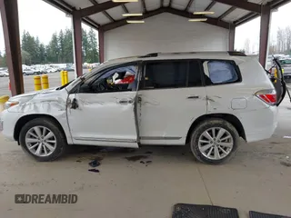 2011 Toyota Highlander Hybrid Limited with VIN JTEDC3EH5B2001611, listed as a IAAI auction lot 41851942 with 1 mi miles. Bid and sale history available at carsss.com. Image 14.