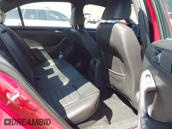 2017 Volkswagen Jetta GLI z VIN 3VW4T7AJ3HM350575, wystawiony jako IAAI lot #42303994 z przebiegiem 168 622 mil mil oraz . Historia ofert i sprzedaży dostępna na DreamBid. Obrazek 8.