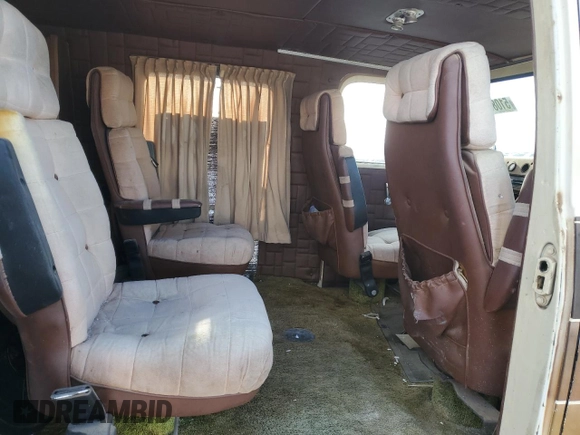 1979 GMC Vandura z VIN TGR2597506100, wystawiony jako Copart lot #51086615 z przebiegiem 25 002 mil mil oraz Tytuł czysty. Historia ofert i sprzedaży dostępna na DreamBid. Obrazek 11.
