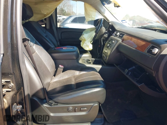 2007 GMC Yukon SLT z VIN 1GKFC13077J401993, wystawiony jako IAAI lot #41704555 z przebiegiem Nie podano mil oraz . Historia ofert i sprzedaży dostępna na DreamBid. Obrazek 5.