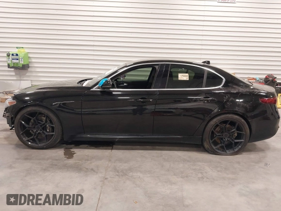 2017 Alfa Romeo Giulia Ti z VIN ZARFAECN7H7554902, wystawiony jako IAAI lot #41599442 z przebiegiem 84 045 mil mil oraz . Historia ofert i sprzedaży dostępna na DreamBid. Obrazek 14.