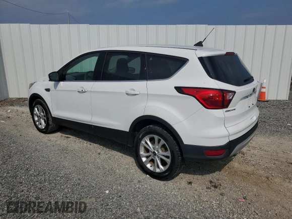 2019 Ford Escape SE z VIN 1FMCU0GD9KUB81245, wystawiony jako Copart lot #56739285 z przebiegiem 60 813 mil mil oraz Czysty tytuł • Clean title. Historia ofert i sprzedaży dostępna na DreamBid. Obrazek 2.