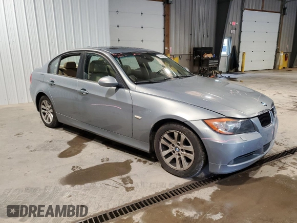 2006 BMW 3 Series 325xi z VIN WBAVD13576KV09648, wystawiony jako Copart lot #56539975 z przebiegiem 131 721 mil mil oraz Szkoda całkowita • Salvage title. Historia ofert i sprzedaży dostępna na DreamBid. Obrazek 4.