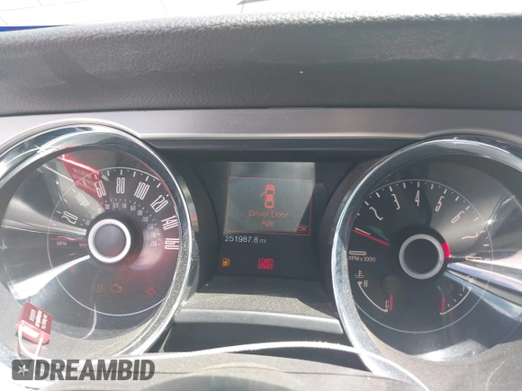 2014 Ford Mustang V6 с VIN 1ZVBP8EM5E5243910, выставлен на аукционе IAAI как лот 42648737 с пробегом 251 987 миль миль и . История ставок и продаж доступна на DreamBid. Изображение 7.