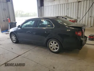 2010 Volkswagen Jetta SE z VIN 3VWRZ7AJ6AM008385, wystawiony jako Copart lot #57527875 z przebiegiem 194 632 mil mil oraz Nie do naprawy • Non repairable. Historia ofert i sprzedaży dostępna na DreamBid. Obrazek 2.