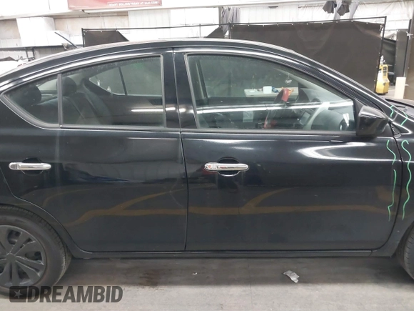 2019 Nissan Versa SV z VIN 3N1CN7APXKL808206, wystawiony jako IAAI lot #41828460 z przebiegiem 95 918 mil mil oraz . Historia ofert i sprzedaży dostępna na DreamBid. Obrazek 14.