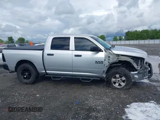 2017 Ram 1500 SSV z VIN 1C6RR7XT6HS675459, wystawiony jako IAAI lot #42247913 z przebiegiem 107 527 mil mil oraz . Historia ofert i sprzedaży dostępna na DreamBid. Obrazek 14.
