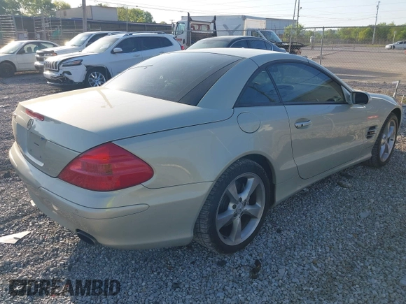 2005 Mercedes-Benz SL with VIN WDBSK76F45F101178, listed as a IAAI auction lot 42016738 with 117,752 mi miles and . Bid and sale history available at DreamBid. Image 4.