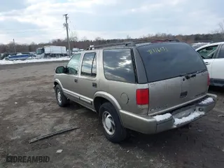 2001 Chevrolet Blazer LT with VIN 1GNDT13W212161414, listed as a IAAI auction lot 41416231 with 117,172 mi miles. Bid and sale history available at carsss.com. Image 3.