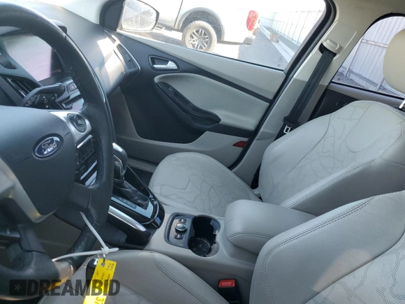 2013 Ford Focus Electric z VIN 1FADP3R46DL364373, wystawiony jako Copart lot #47291505 z przebiegiem 92 412 mil mil oraz Szkody całkowita. Historia ofert i sprzedaży dostępna na DreamBid. Obrazek 8.