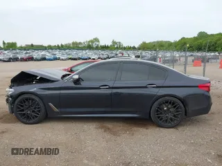 2018 BMW 5 Series M550i xDrive с VIN WBAJB9C53JB286746, выставлен на аукционе IAAI как лот 42303002 с пробегом 81 039 миль миль и . История ставок и продаж доступна на DreamBid. Изображение 15.