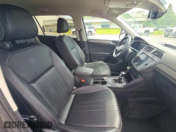 2024 Volkswagen Tiguan SE with VIN 3VV3B7AX6RM103866, listed as a IAAI auction lot 42751181 with 31,978 mi miles and . Bid and sale history available at DreamBid. Image 20.