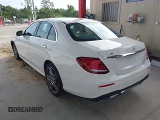 2020 Mercedes-Benz E 350 z VIN W1KZF8DB4LA833854, wystawiony jako IAAI lot #42424616 z przebiegiem 41 860 mil mil oraz . Historia ofert i sprzedaży dostępna na DreamBid. Obrazek 3.