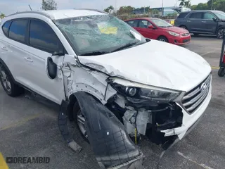 2016 Hyundai Tucson Limited with VIN KM8J33A22GU260251, listed as a IAAI auction lot 41167236 with 98,309 mi miles. Bid and sale history available at carsss.com. Image 11.