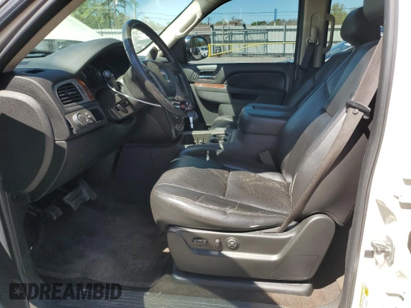 2011 GMC Yukon XL SLT z VIN 1GKS1KE06BR101797, wystawiony jako Copart lot #49614295 z przebiegiem 297 242 mil mil oraz Szkoda całkowita • Salvage title. Historia ofert i sprzedaży dostępna na DreamBid. Obrazek 7.