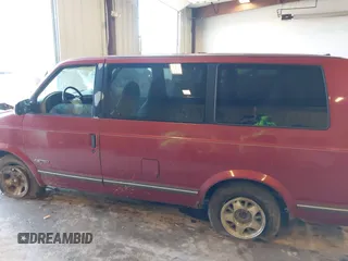 1997 Chevrolet Astro z VIN 1GNDM19WXVB131278, wystawiony jako IAAI lot #42231868 z przebiegiem 271 239 mil mil oraz . Historia ofert i sprzedaży dostępna na DreamBid. Obrazek 14.