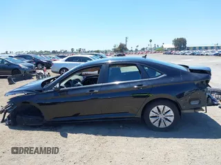 2020 Volkswagen Jetta S z VIN 3VWCB7BU9LM030077, wystawiony jako IAAI lot #42313433 z przebiegiem Nie podano mil oraz . Historia ofert i sprzedaży dostępna na DreamBid. Obrazek 14.