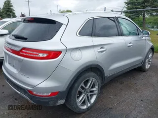 2017 Lincoln MKC Reserve z VIN 5LMCJ3D90HUL70673, wystawiony jako IAAI lot #42254648 z przebiegiem 100 465 mil mil oraz . Historia ofert i sprzedaży dostępna na DreamBid. Obrazek 4.