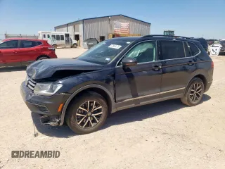 2021 Volkswagen Tiguan SE z VIN 3VV3B7AX8MM024773, wystawiony jako Copart lot #57863475 z przebiegiem 61 533 mil mil oraz Szkody całkowita. Historia ofert i sprzedaży dostępna na DreamBid. Obrazek 1.