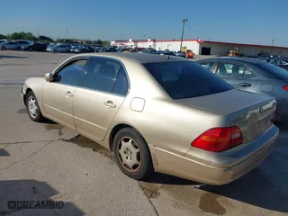 2002 Lexus LS 430 with VIN JTHBN30F720075313, listed as a IAAI auction lot 41964575 with 147,662 mi miles. Bid and sale history available at carsss.com. Image 3.