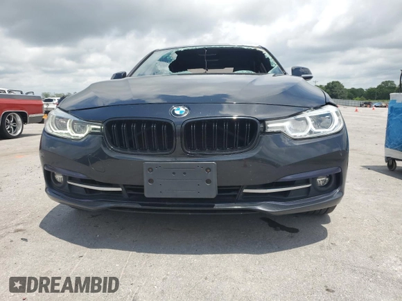 2018 BMW 3 Series 330i z VIN WBA8B9G5XJNU99474, wystawiony jako Copart lot #61053485 z przebiegiem 66 868 mil mil oraz Szkoda całkowita • Salvage title. Historia ofert i sprzedaży dostępna na DreamBid. Obrazek 5.