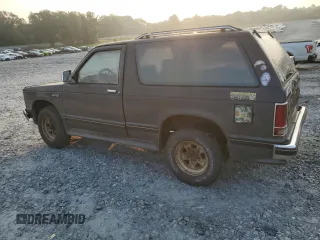 1988 Chevrolet Blazer z VIN 1GNCS18R7J8221699, wystawiony jako Copart lot #59299785 z przebiegiem 307 873 mil mil oraz Czysty tytuł • Clean title. Historia ofert i sprzedaży dostępna na DreamBid. Obrazek 2.