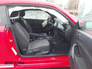 2019 Volkswagen Beetle S с VIN 3VWFD7AT1KM708397, выставлен на аукционе IAAI как лот 41919925 с пробегом 106 958 миль миль и . История ставок и продаж доступна на DreamBid. Изображение 5.