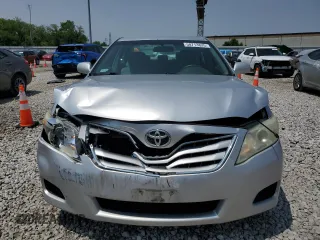 2011 Toyota Camry LE z VIN 4T4BF3EK0BR092145, wystawiony jako Copart lot #58713825 z przebiegiem 133 324 mil mil oraz Szkoda całkowita • Salvage title. Historia ofert i sprzedaży dostępna na DreamBid. Obrazek 5.