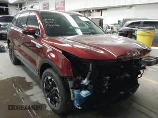 2025 Kia Sorento S z VIN 5XYRL4JC6SG311900, wystawiony jako IAAI lot #41797760 z przebiegiem 2 836 mil mil oraz . Historia ofert i sprzedaży dostępna na DreamBid. Obrazek 1.