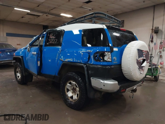2007 Toyota FJ Cruiser with VIN JTEBU11F770059770, listed as a IAAI auction lot 41663227 with 226,008 mi miles. Bid and sale history available at carsss.com. Image 3.