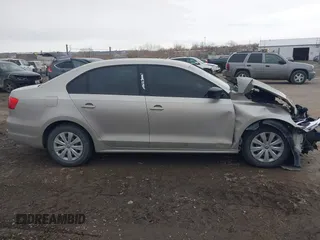 2013 Volkswagen Jetta S с VIN 3VW2K7AJ9DM242868, выставлен на аукционе IAAI как лот 41473000 с пробегом 133 697 миль миль и . История ставок и продаж доступна на DreamBid. Изображение 14.