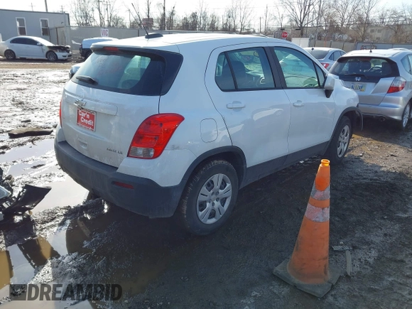 2016 Chevrolet Trax LS with VIN 3GNCJKSB3GL267030, listed as a IAAI auction lot 41485429 with 126,301 mi miles. Bid and sale history available at carsss.com. Image 4.