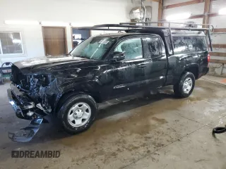 2023 Toyota Tacoma SR z VIN 3TYRZ5CN0PT032427, wystawiony jako Copart lot #87620985 z przebiegiem 32 010 mil mil oraz Szkoda całkowita • Salvage title. Historia ofert i sprzedaży dostępna na DreamBid. Obrazek 1.