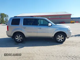 2011 Honda Pilot Touring with VIN 5FNYF4H96BB012122, listed as a IAAI auction lot 42071924 with 211,000 mi miles. Bid and sale history available at carsss.com. Image 13.