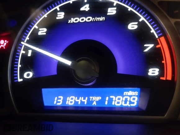 2009 Honda Civic LX z VIN 2HGFA16589H339048, wystawiony jako IAAI lot #42369275 z przebiegiem 131 844 mil mil oraz . Historia ofert i sprzedaży dostępna na DreamBid. Obrazek 16.