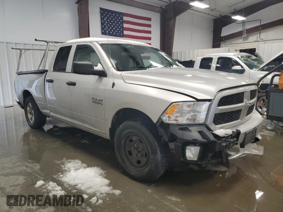 2018 Ram 1500 Express z VIN 1C6RR7FGXJS215702, wystawiony jako Copart lot #51058425 z przebiegiem 183 199 mil mil oraz Szkoda całkowita • Salvage title. Historia ofert i sprzedaży dostępna na DreamBid. Obrazek 4.