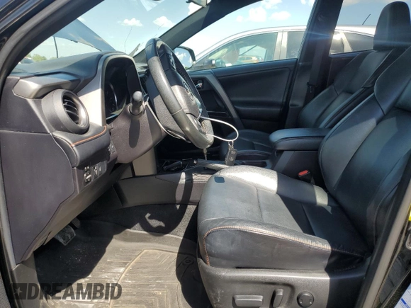 2017 Toyota RAV4 SE z VIN 2T3JFREV9HW647810, wystawiony jako Copart lot #57019355 z przebiegiem 108 770 mil mil oraz Czysty tytuł • Clean title. Historia ofert i sprzedaży dostępna na DreamBid. Obrazek 7.