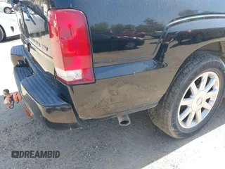 2005 Cadillac Escalade ESV z VIN 3GYFK66N15G172769, wystawiony jako IAAI lot #39249998 z przebiegiem 228 569 mil mil oraz . Historia ofert i sprzedaży dostępna na DreamBid. Obrazek 6.