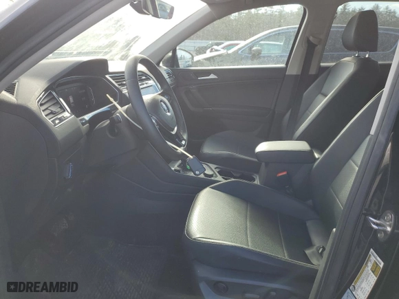 2020 Volkswagen Tiguan SE with VIN 3VV2B7AX3LM078721, listed as a Copart auction lot 82804864 with 43,581 mi miles and Salvage Title. Bid and sale history available at carsss.com. Image 7.