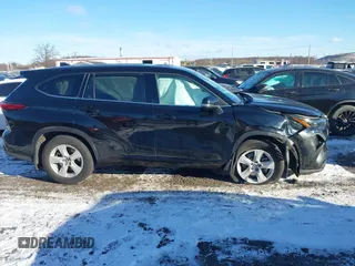 2022 Toyota Highlander LE with VIN 5TDBZRBH7NS574122, listed as a IAAI auction lot 41273197 with 28,195 mi miles and . Bid and sale history available at DreamBid. Image 13.