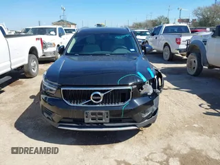 2019 Volvo XC40 Momentum with VIN YV4162XZ3K2018371, listed as a IAAI auction lot 41650401 with 86,647 mi miles and . Bid and sale history available at carsss.com. Image 13.