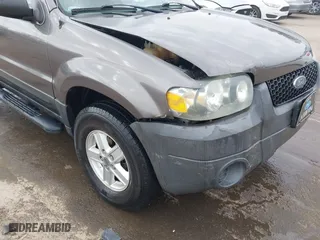 2005 Ford Escape XLS Value with VIN 1FMYU92Z35KA20497, listed as a IAAI auction lot 41509893 with 149,866 mi miles. Bid and sale history available at carsss.com. Image 17.