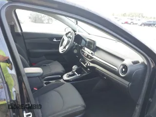 2019 Kia Forte S z VIN 3KPF34AD0KE110678, wystawiony jako IAAI lot #42148966 z przebiegiem 36 618 mil mil oraz . Historia ofert i sprzedaży dostępna na DreamBid. Obrazek 5.