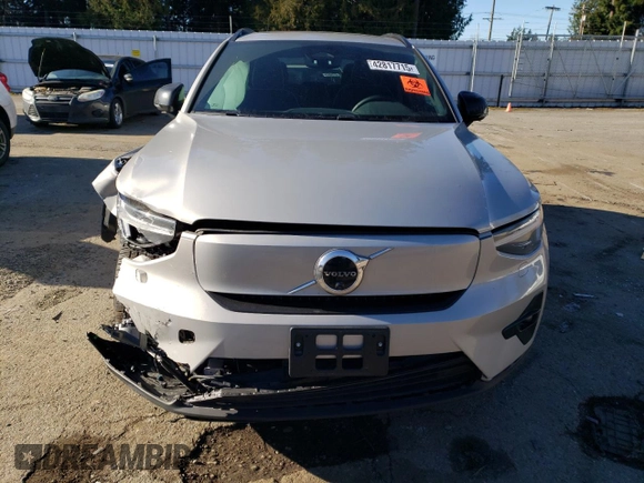 2023 Volvo XC40 Ultimate z VIN YV4ED3UM0P2050319, wystawiony jako Copart lot #42817715 z przebiegiem Nie podano mil oraz Szkoda całkowita • Salvage title. Historia ofert i sprzedaży dostępna na DreamBid. Obrazek 5.