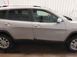 2019 Jeep Cherokee Latitude z VIN 1C4PJMCB0KD122398, wystawiony jako IAAI lot #41798728 z przebiegiem 117 810 mil mil oraz . Historia ofert i sprzedaży dostępna na DreamBid. Obrazek 13.